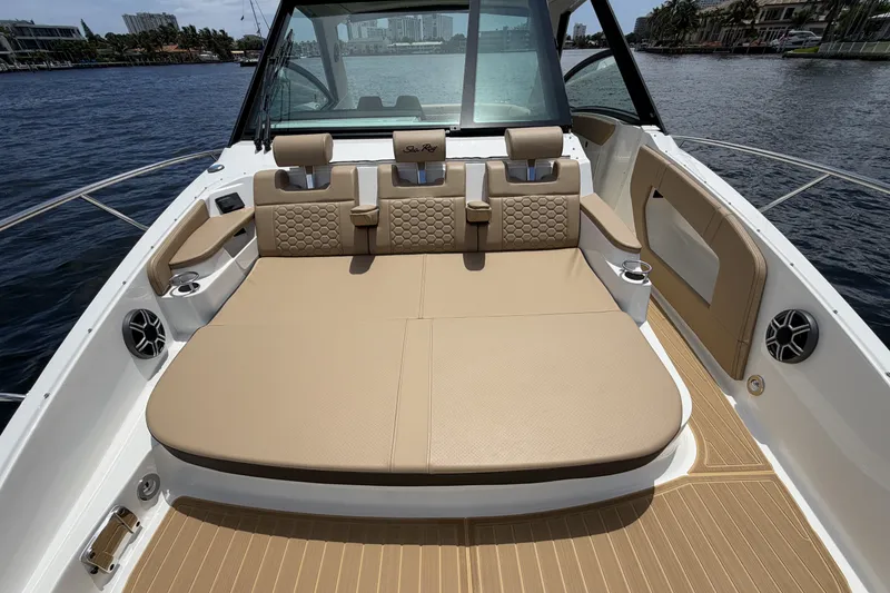 Slide: The Image of Sea Ray Sundancer 320 Outboard 2026 - 54