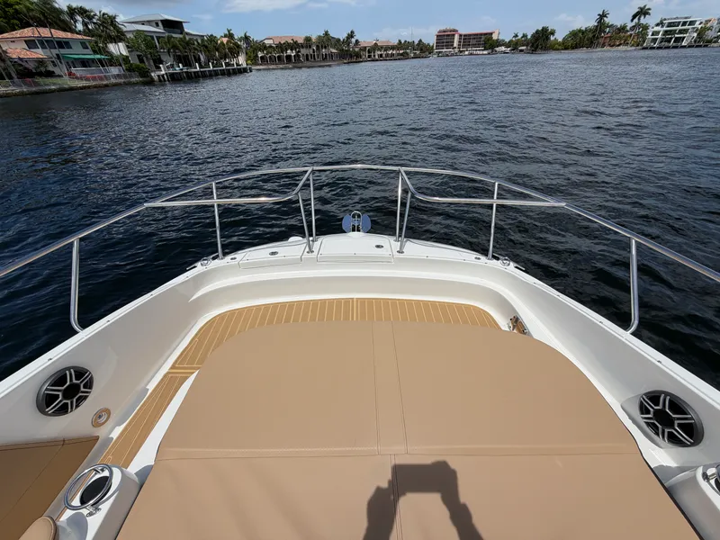 Slide: The Image of Sea Ray Sundancer 320 Outboard 2026 - 56