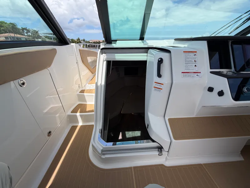 Slide: The Image of Sea Ray Sundancer 320 Outboard 2026 - 57
