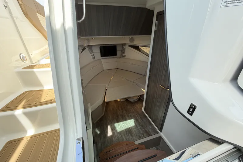 Slide: The Image of Sea Ray Sundancer 320 Outboard 2026 - 58