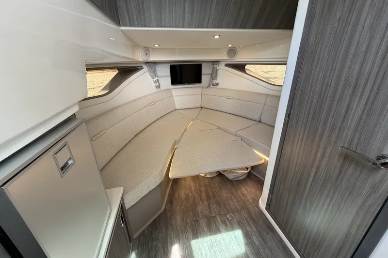 Slide: The Image of Sea Ray Sundancer 320 Outboard 2026 - 59