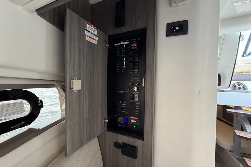 Slide: The Image of Sea Ray Sundancer 320 Outboard 2026 - 62