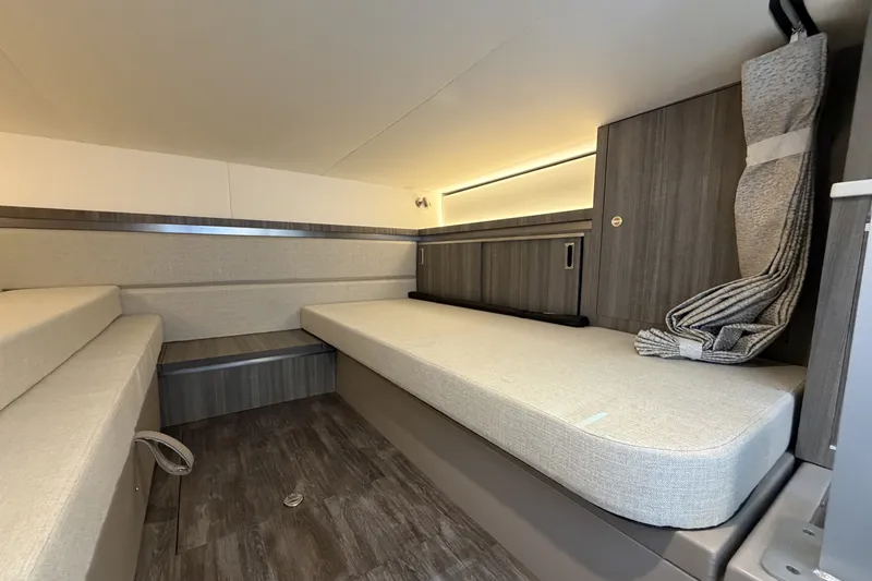 Slide: The Image of Sea Ray Sundancer 320 Outboard 2026 - 66