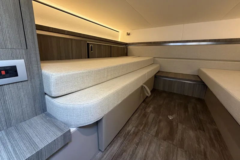 Slide: The Image of Sea Ray Sundancer 320 Outboard 2026 - 67