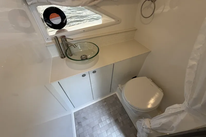 Slide: The Image of Sea Ray Sundancer 320 Outboard 2026 - 70