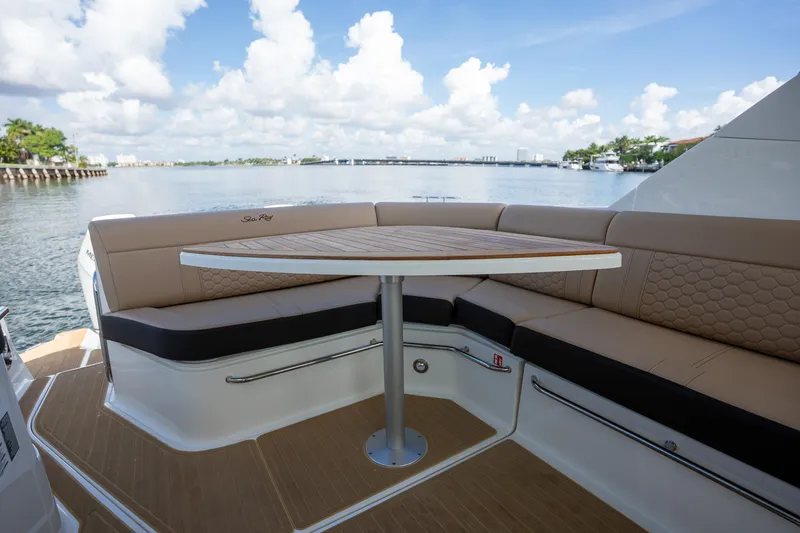 Slide: The Image of Sea Ray Sundancer 320 Outboard 2026 - 14