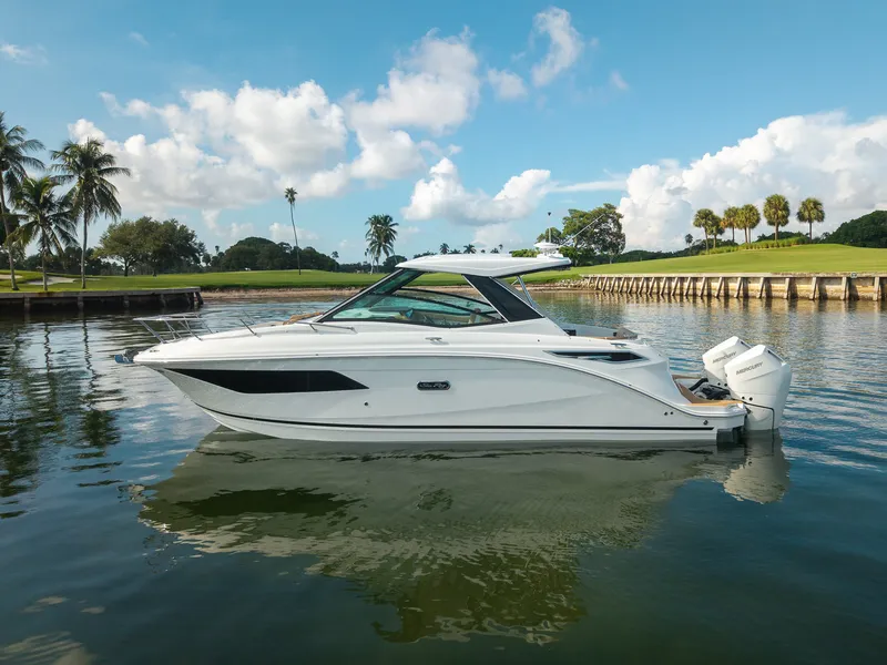 Slide: The Image of Sea Ray Sundancer 320 Outboard 2026 - 5