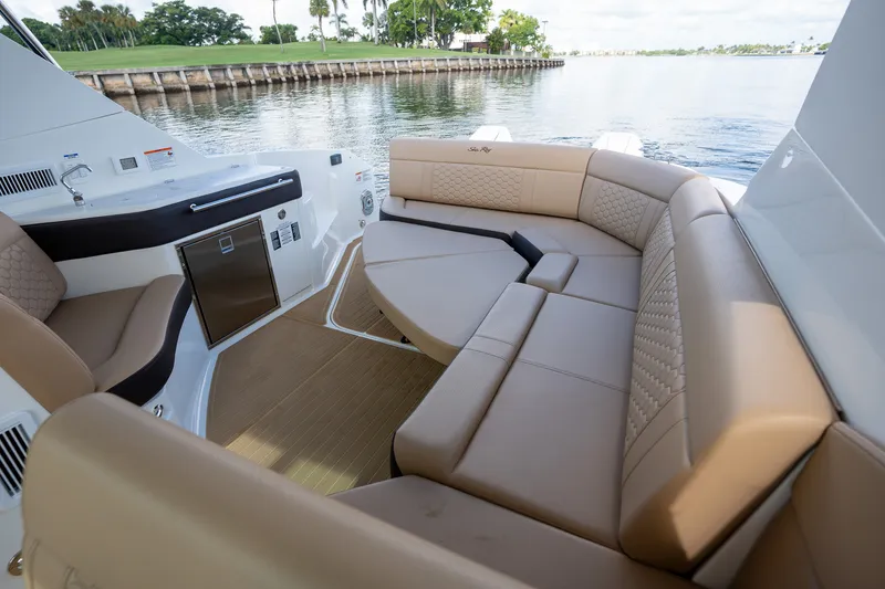 Slide: The Image of Sea Ray Sundancer 320 Outboard 2026 - 16