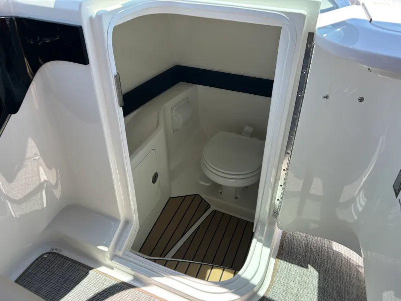 Slide: The Image of Sea Ray SLX 280 Outboard 2026 - 23