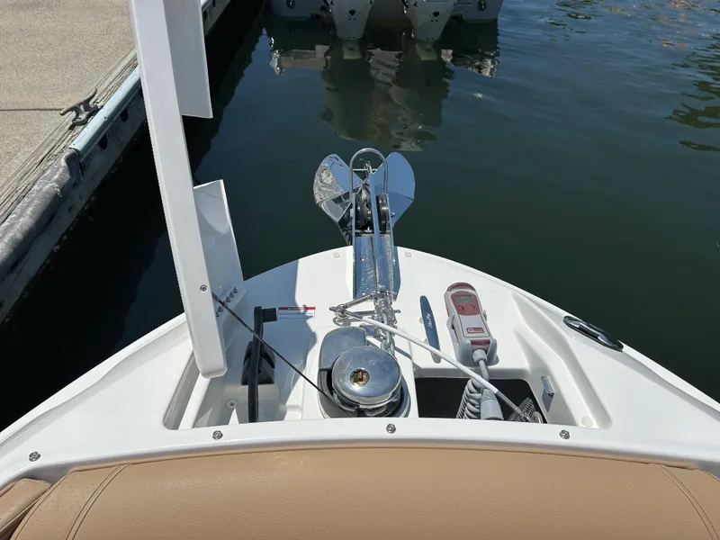 Slide: The Image of Sea Ray SLX 280 Outboard 2026 - 29