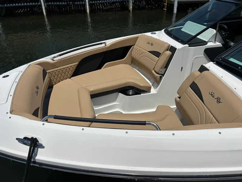 Slide: The Image of Sea Ray SLX 280 Outboard 2026 - 31