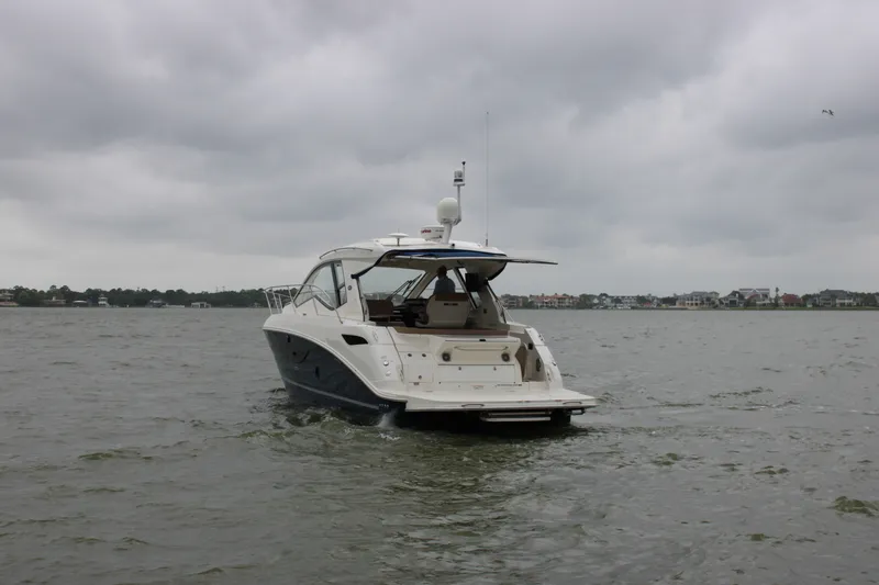 Slide: The Image of Sea Ray 350 2018 - 11