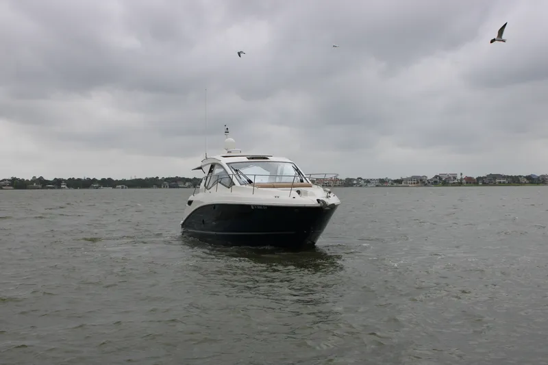 Slide: The Image of Sea Ray 350 2018 - 3