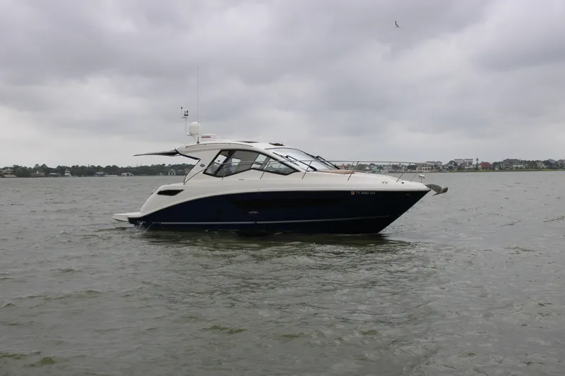 Slide: The Image of Sea Ray 350 2018 - 5