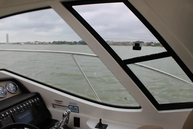 Slide: The Image of Sea Ray 350 2018 - 54