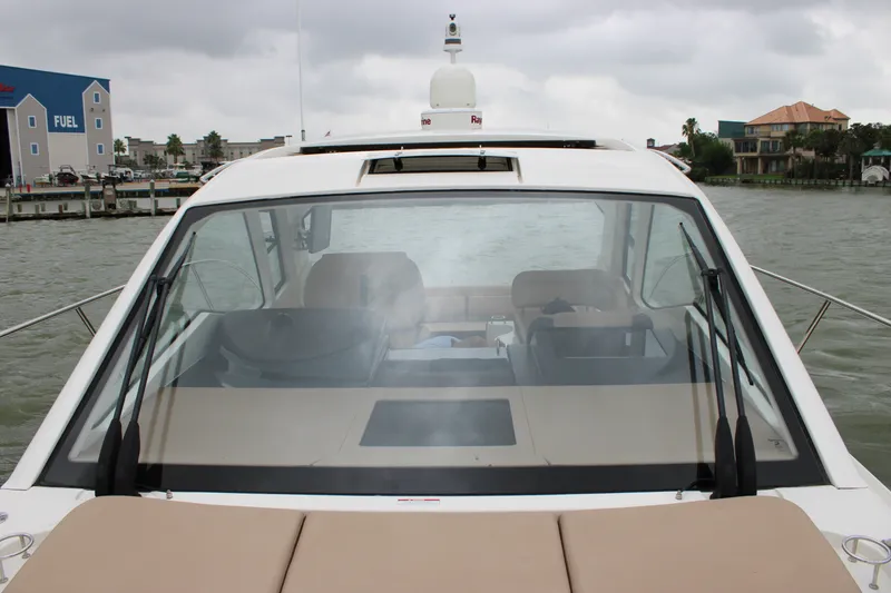 Slide: The Image of Sea Ray 350 2018 - 62