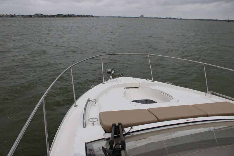 Slide: The Image of Sea Ray 350 2018 - 70