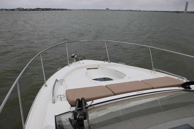 Slide: The Image of Sea Ray 350 2018 - 73