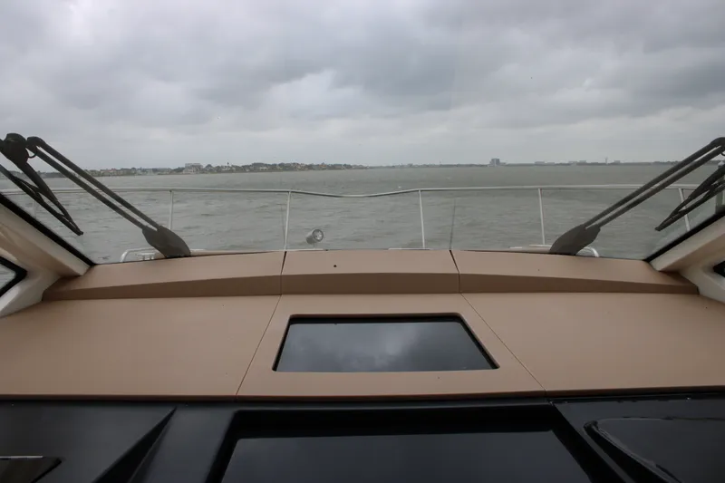 Slide: The Image of Sea Ray 350 2018 - 77