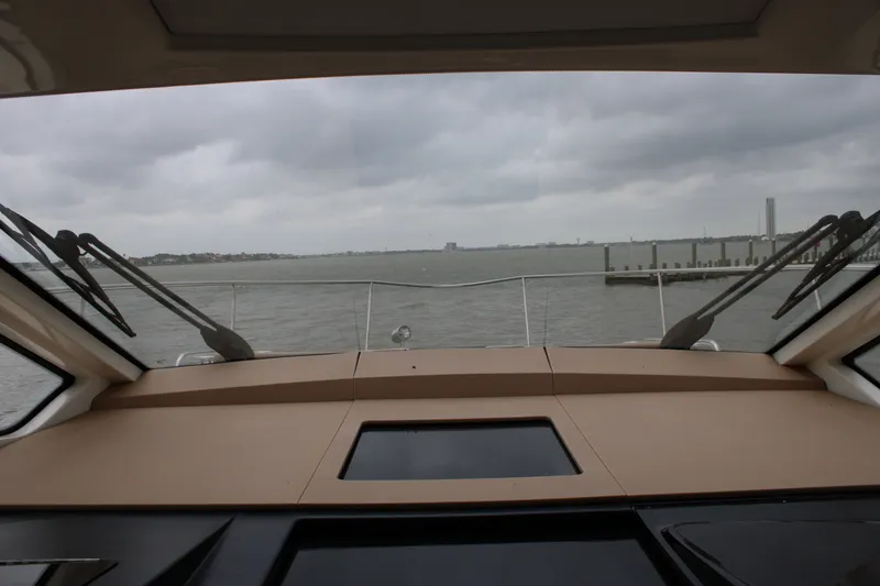Slide: The Image of Sea Ray 350 2018 - 80