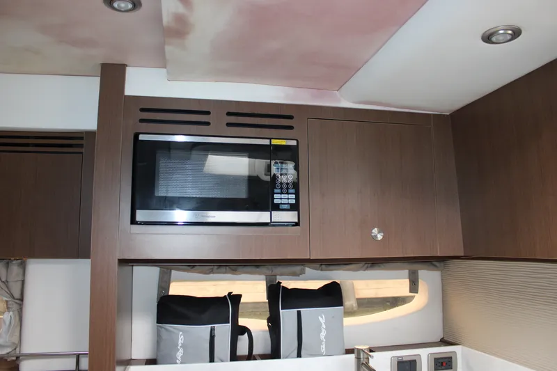 Slide: The Image of Sea Ray 350 2018 - 91