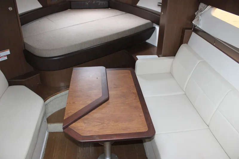 Slide: The Image of Sea Ray 350 2018 - 94