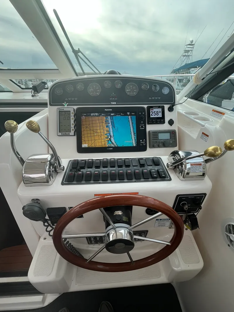Slide: The Image of Tiara 3600 OPEN 2006 - 11