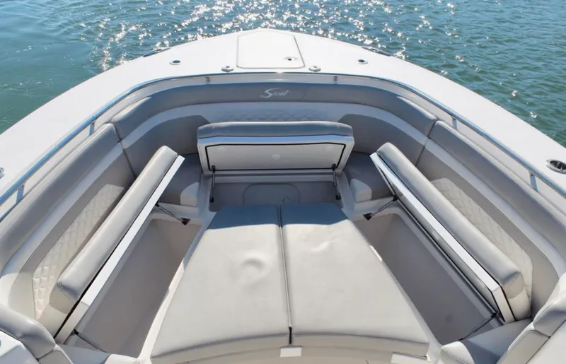 Slide: The Image of Scout 330 LXF 2021 - 11