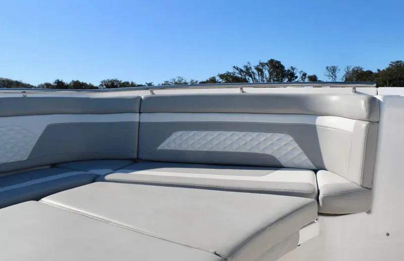 Slide: The Image of Scout 330 LXF 2021 - 12