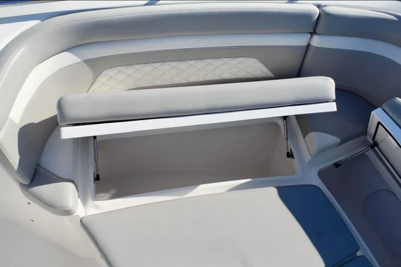 Slide: The Image of Scout 330 LXF 2021 - 13