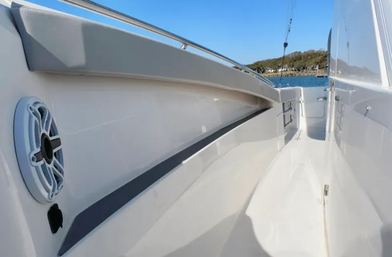 Slide: The Image of Scout 330 LXF 2021 - 18