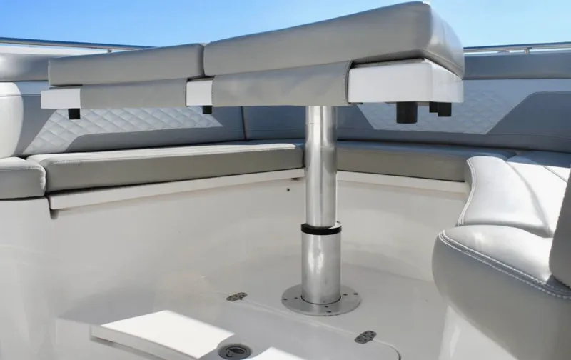 Slide: The Image of Scout 330 LXF 2021 - 24