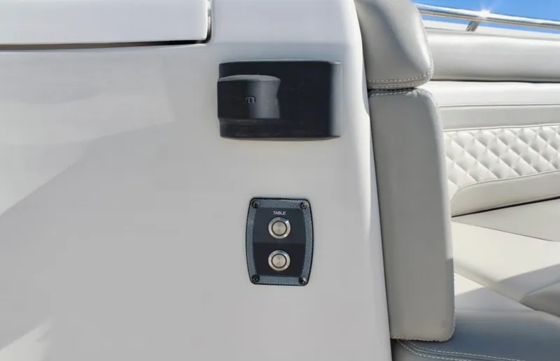Slide: The Image of Scout 330 LXF 2021 - 25