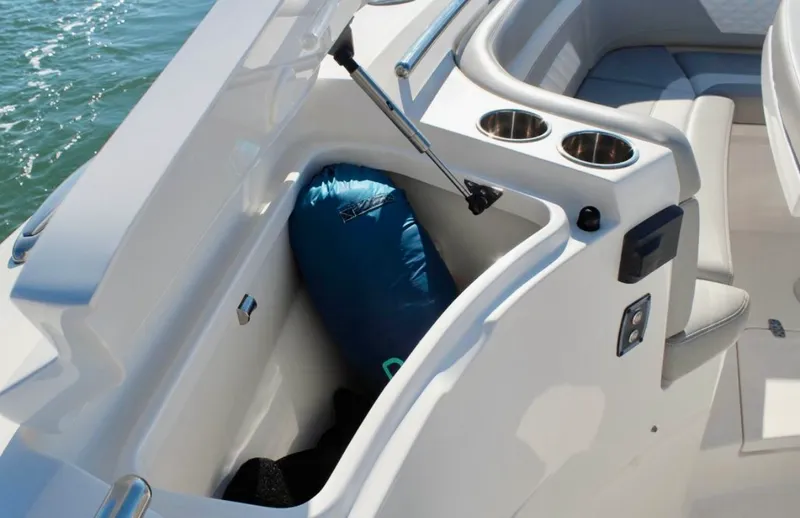 Slide: The Image of Scout 330 LXF 2021 - 26