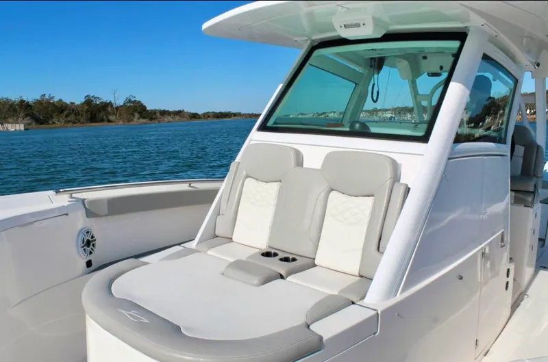 Slide: The Image of Scout 330 LXF 2021 - 7