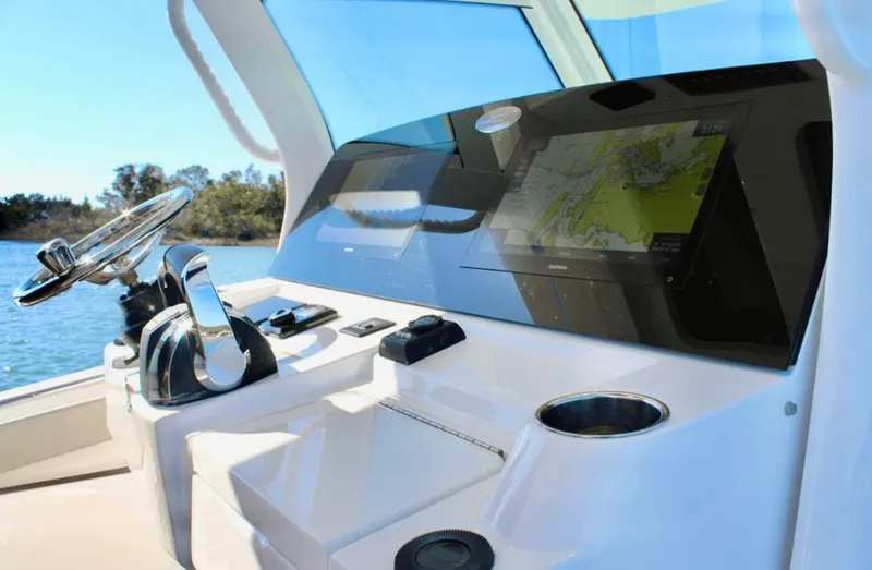 Slide: The Image of Scout 330 LXF 2021 - 9