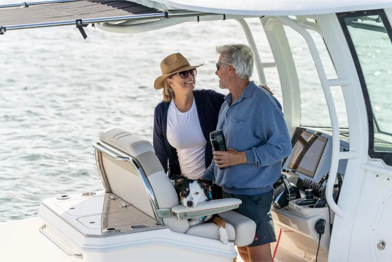 Slide: The Image of Boston Whaler 280 Dauntless 2025 - 11