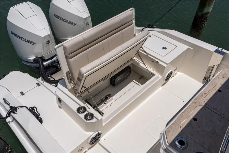 Slide: The Image of Boston Whaler 280 Dauntless 2025 - 48