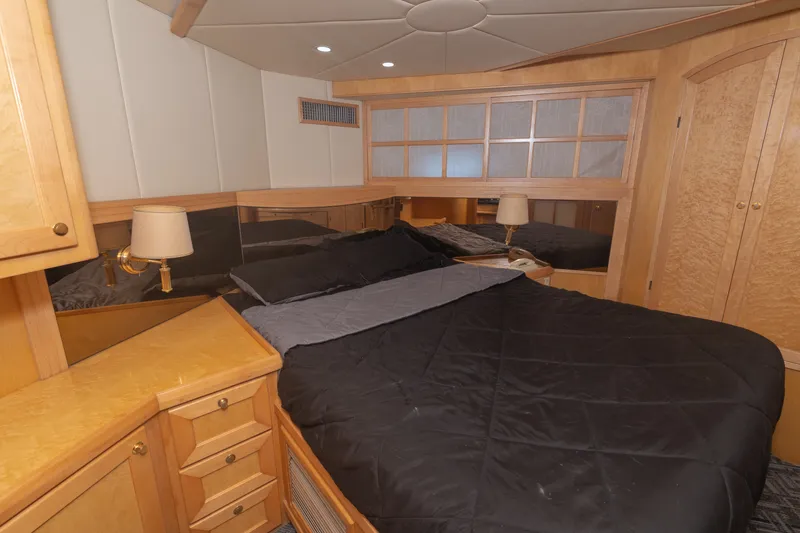 Slide: The Image of McKinna 57 Pilothouse 2002 - 31