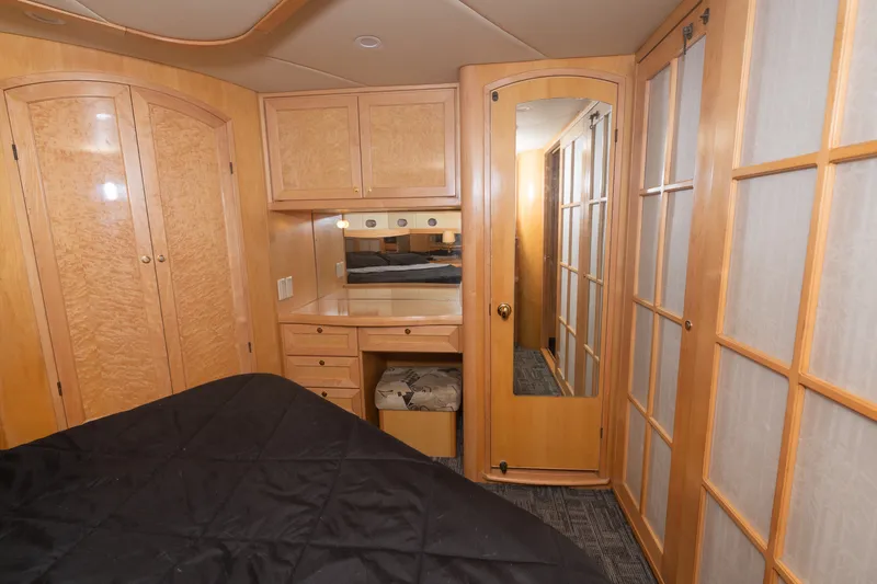 Slide: The Image of McKinna 57 Pilothouse 2002 - 32