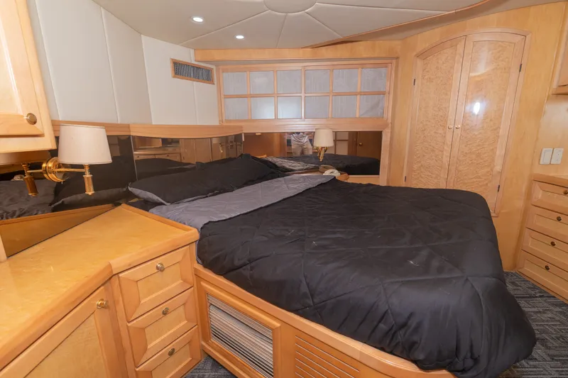 Slide: The Image of McKinna 57 Pilothouse 2002 - 30