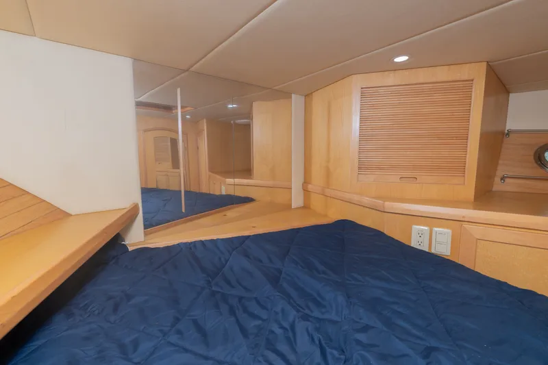 Slide: The Image of McKinna 57 Pilothouse 2002 - 40
