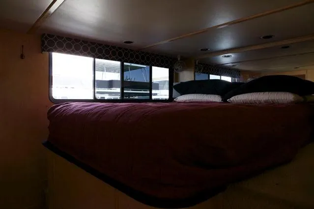 Slide: The Image of Interior cabin of 2006 Sumerset Seas The Day Trip 10 with bed and windows. - 15
