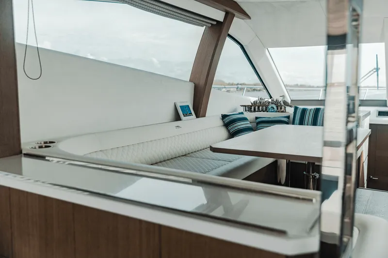 Slide: The Image of Galeon 550 FLY 2021 - 12