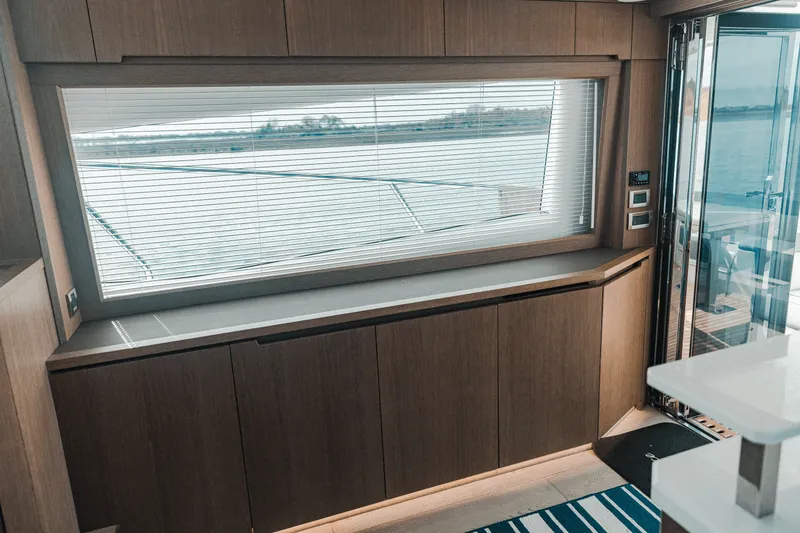 Slide: The Image of Galeon 550 FLY 2021 - 13