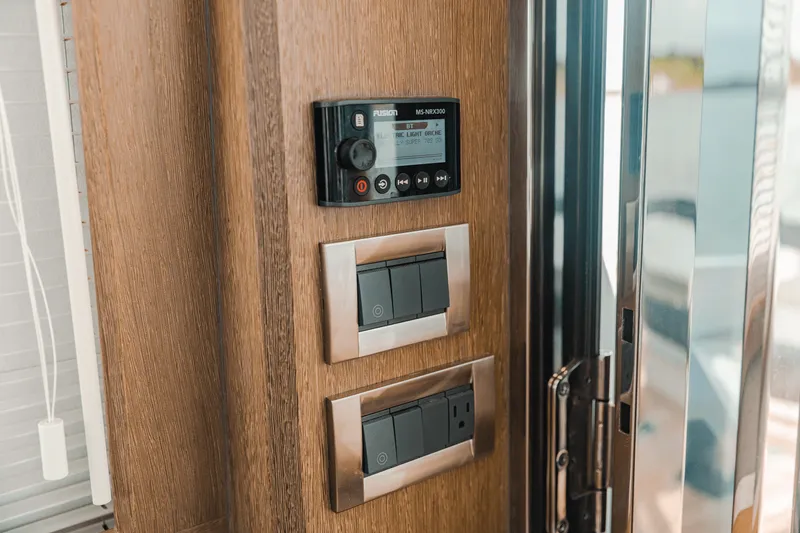 Slide: The Image of Galeon 550 FLY 2021 - 14