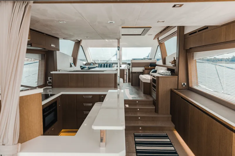 Slide: The Image of Galeon 550 FLY 2021 - 15