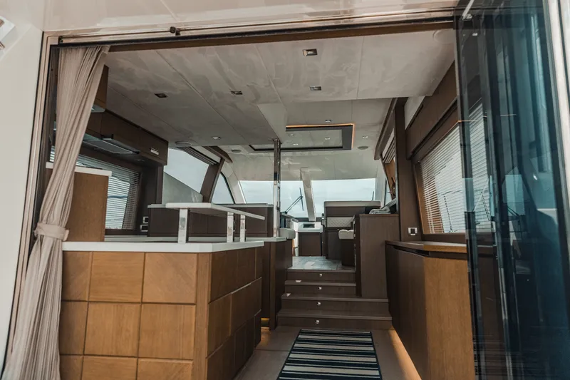 Slide: The Image of Galeon 550 FLY 2021 - 17