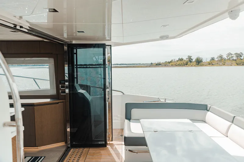 Slide: The Image of Galeon 550 FLY 2021 - 21