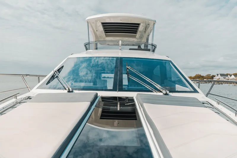 Slide: The Image of Galeon 550 FLY 2021 - 30